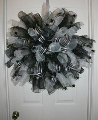 Spider Deco Mesh wreath Great for your door from www.WreathIdeaGallery.com